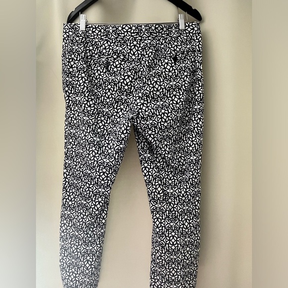Laundry by Shelly Siegel size 10, Capri women’s pants - Picture 2 of 4